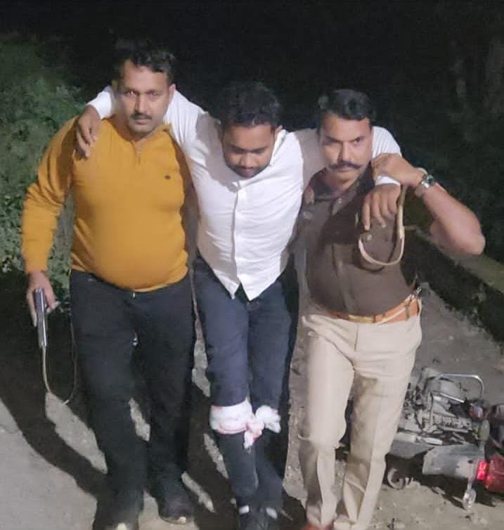 गिरफ्तारी के डर से 25 हजार का इनामिया पुलिस पर की फायरिंग, मुठभेड़ में गिरफ्तार 