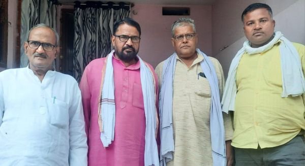 कुशवाहा समाज की बैठक पूर्व विधायक उमाशंकर कुशवाहा ने कहा कोई भी समाज तब तक विकास नहीं कर सकता, जब तक अनुशासित तरीके से संगठित न हो