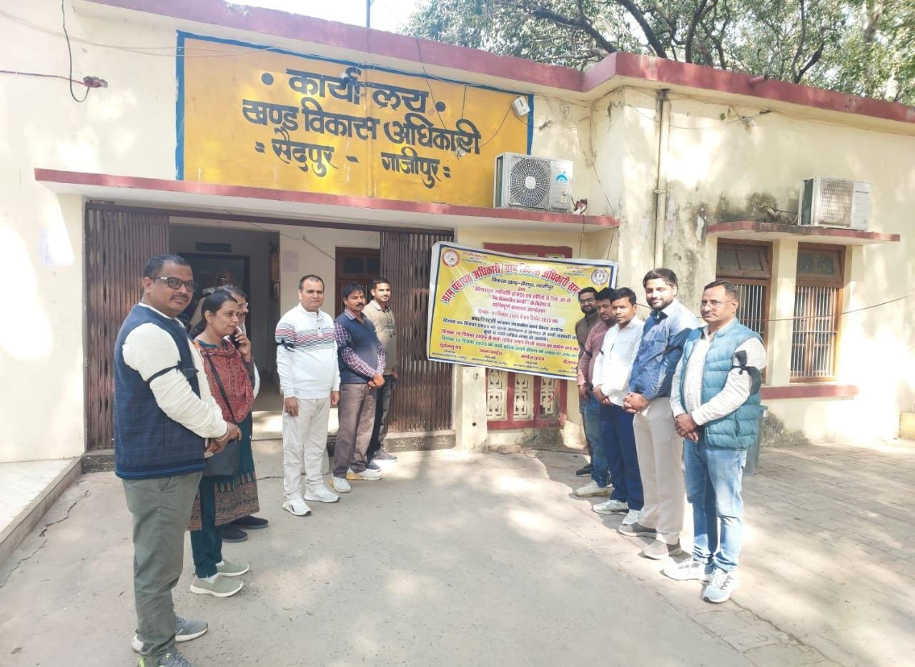 ऑनलाइन उपस्थिति और अन्य विभाग के कार्यों से नाराज सचिव 